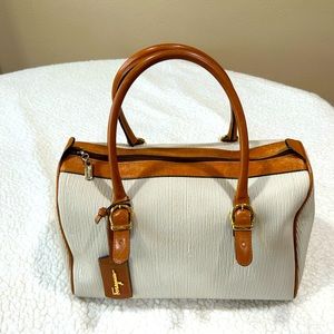 EUC Ferragamo bag. Still new. Include the dust bag too. 11.5 & 7.5.